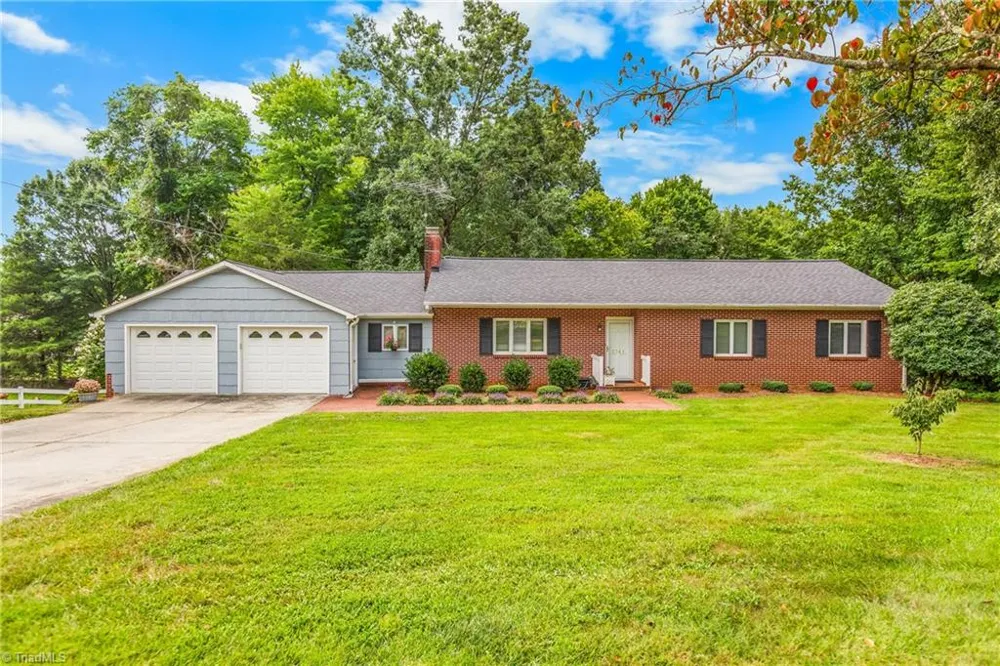 3748 Prides Road East Bend, NC 27018
