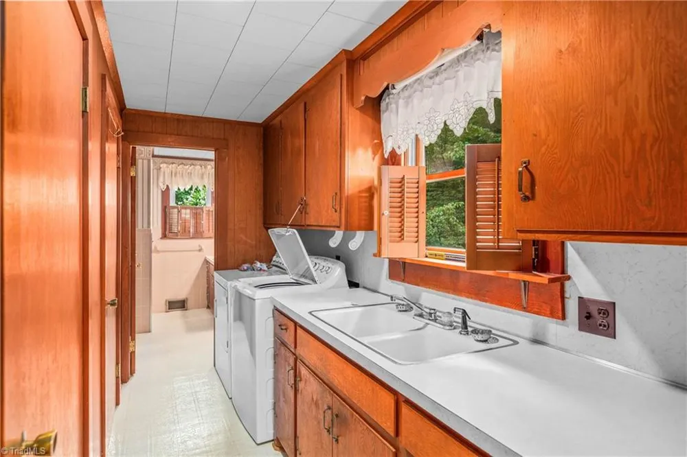 3748 Prides Road East Bend, NC 27018