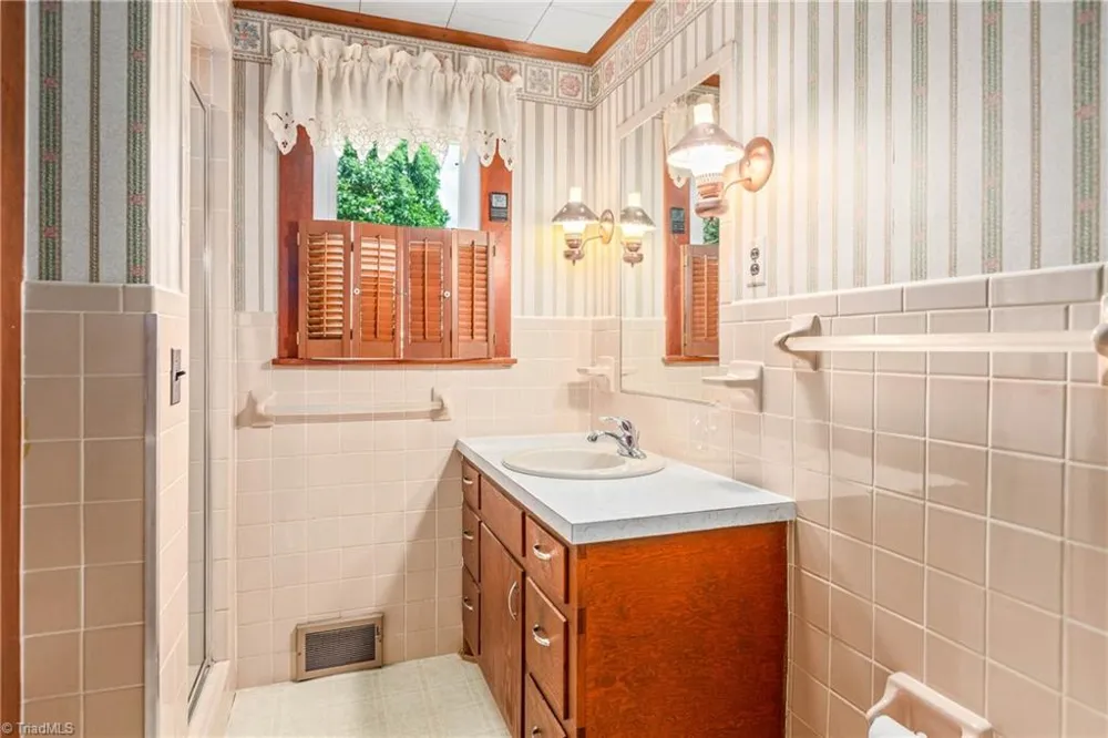 3748 Prides Road East Bend, NC 27018