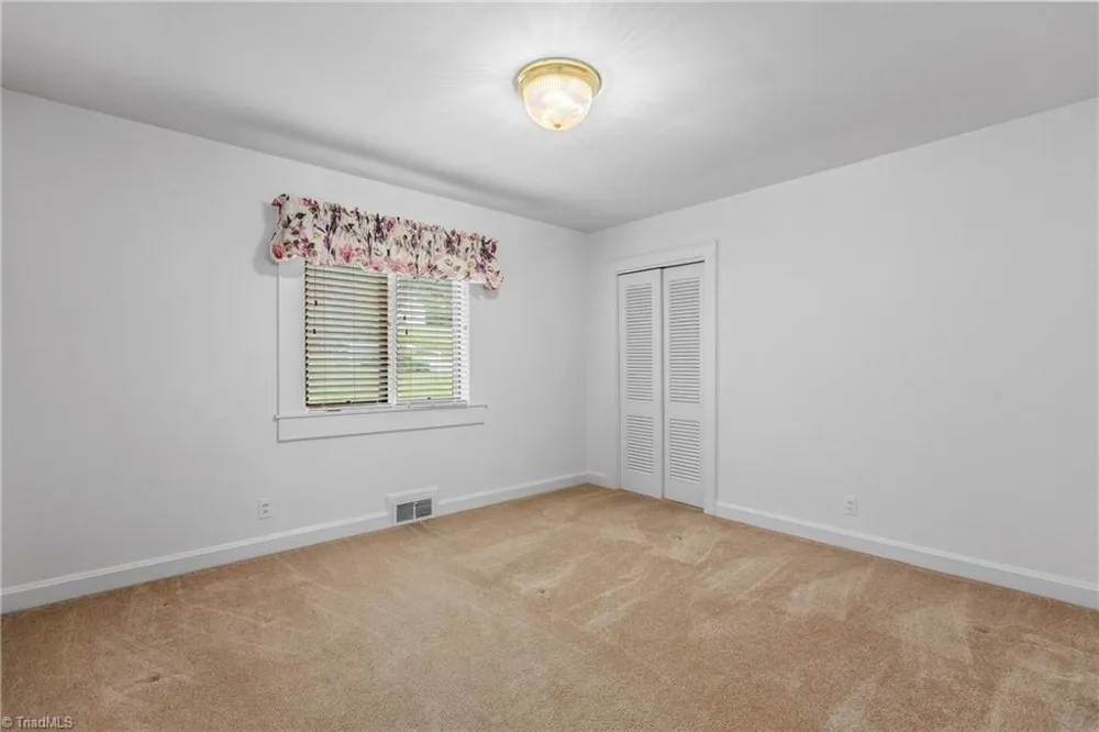 3748 Prides Road East Bend, NC 27018