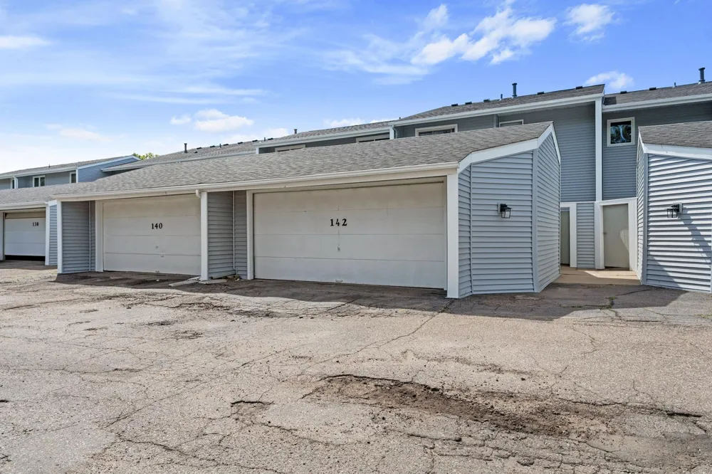 142 Canabury Court Little Canada, MN 55117