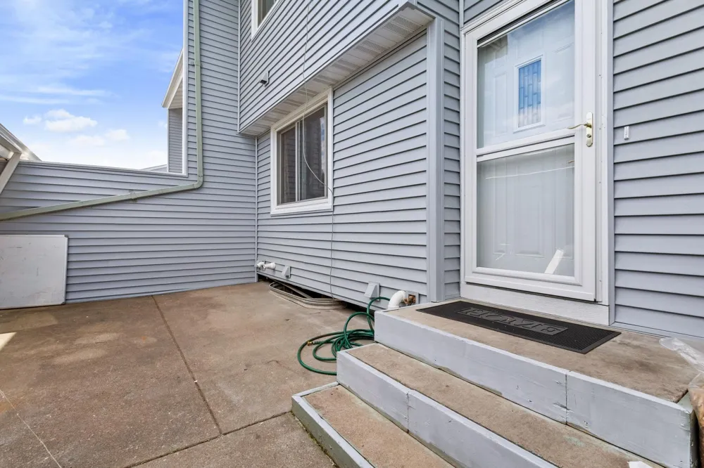 142 Canabury Court Little Canada, MN 55117