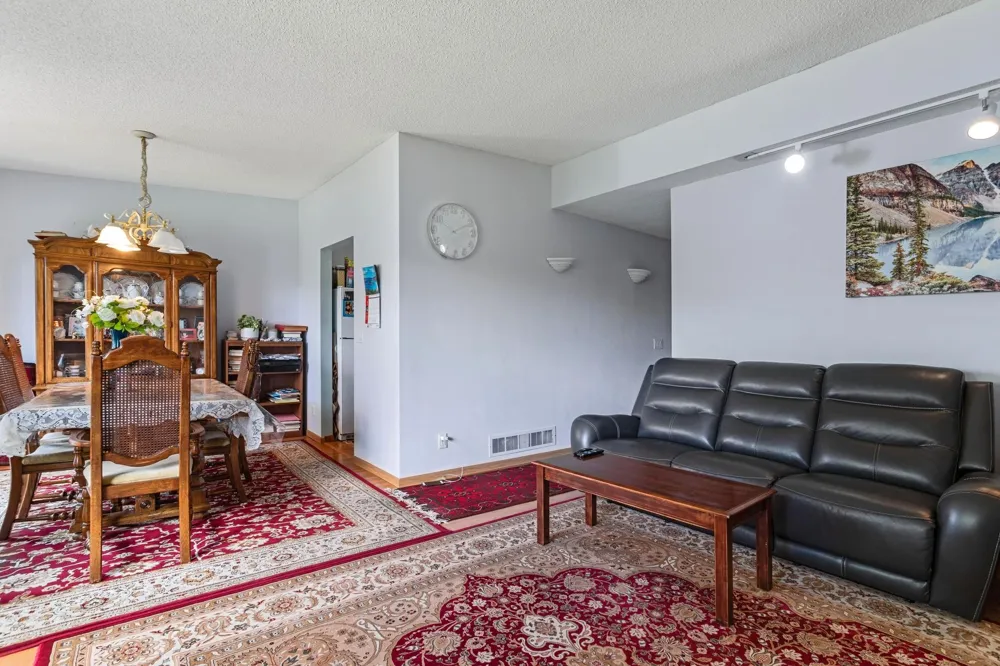 142 Canabury Court Little Canada, MN 55117
