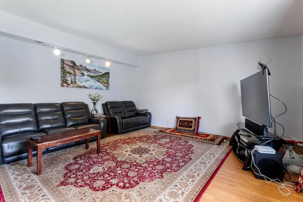 142 Canabury Court Little Canada, MN 55117