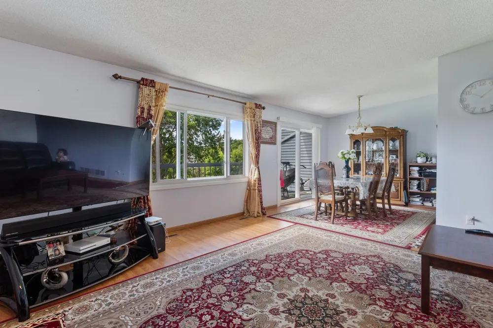 142 Canabury Court Little Canada, MN 55117
