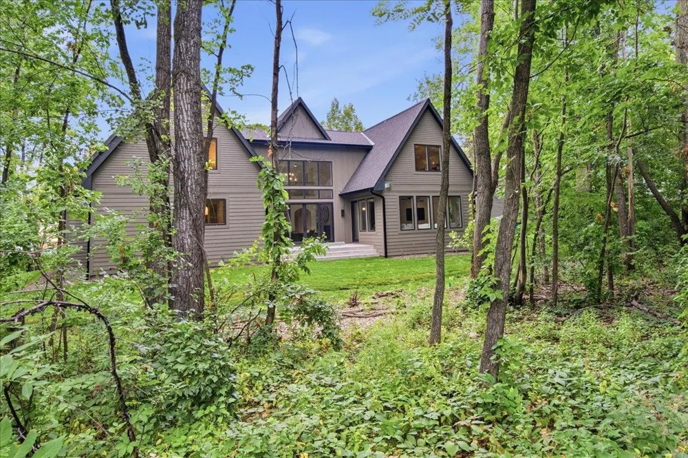 85 Brentwood Avenue Excelsior, MN 55331