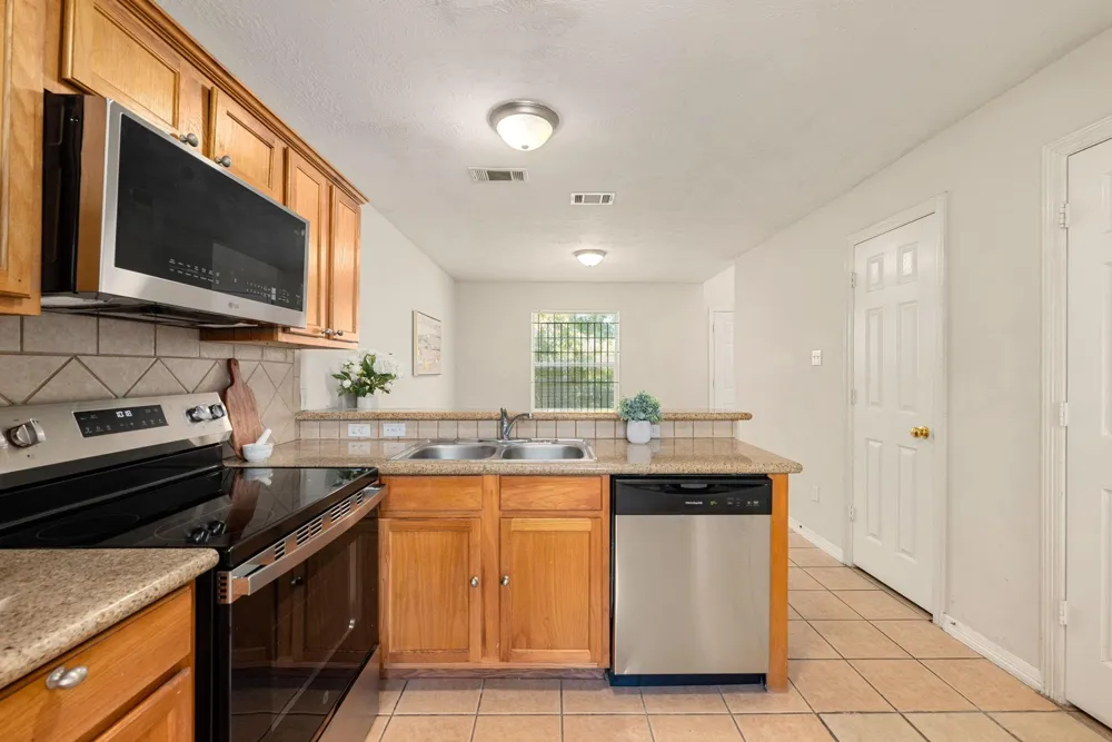 6418 England Street Houston, TX 77021
