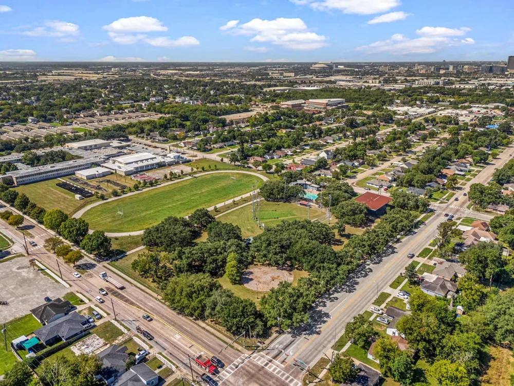 6418 England Street Houston, TX 77021
