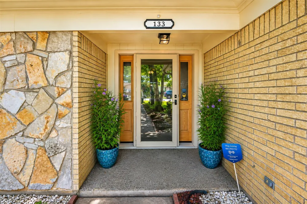 133 Oakhurst Drive Bedford, TX 76022