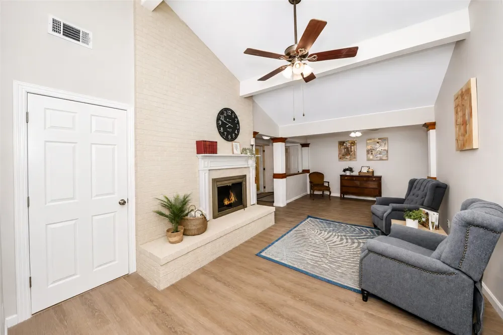 133 Oakhurst Drive Bedford, TX 76022