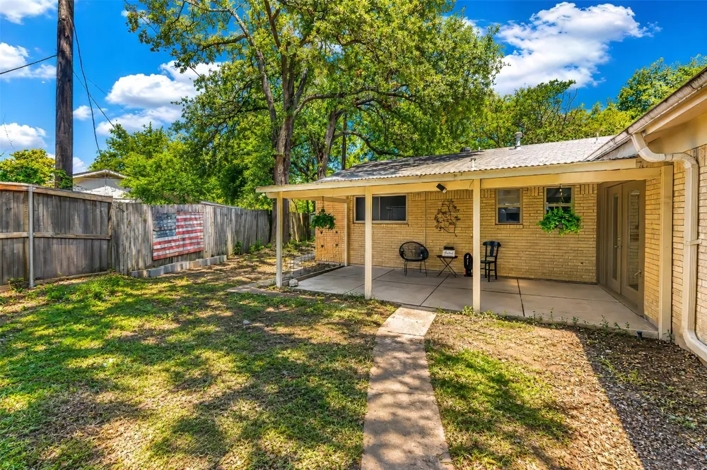 133 Oakhurst Drive Bedford, TX 76022