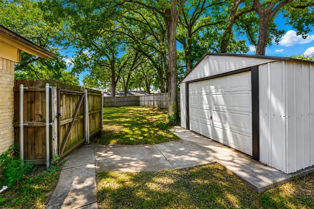 133 Oakhurst Drive Bedford, TX 76022