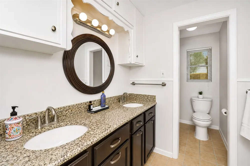133 Oakhurst Drive Bedford, TX 76022