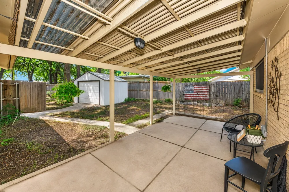 133 Oakhurst Drive Bedford, TX 76022