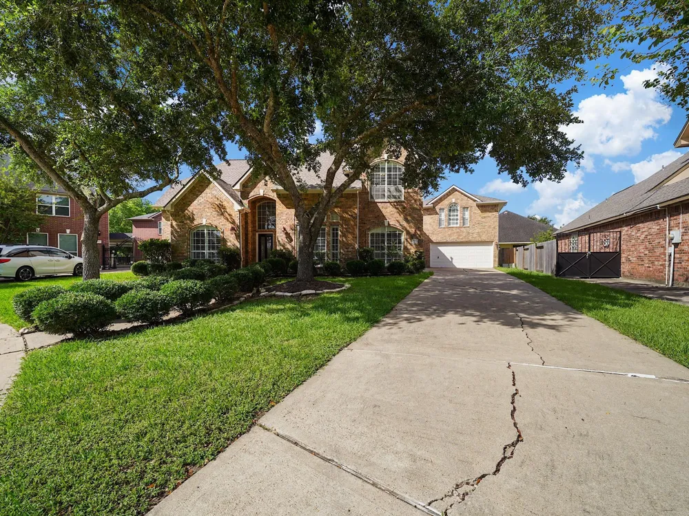 3907 Garnet Falls Sugar Land, TX 77479
