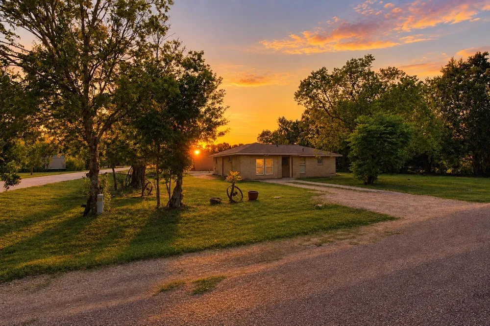 3811 Cedar Street Damon, TX 77430