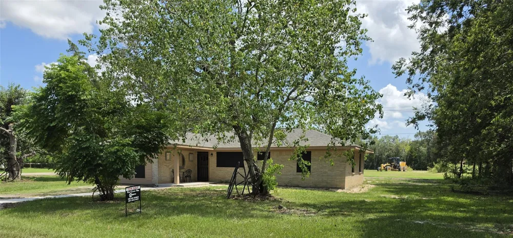 3811 Cedar Street Damon, TX 77430