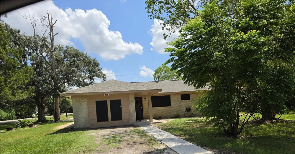 3811 Cedar Street Damon, TX 77430