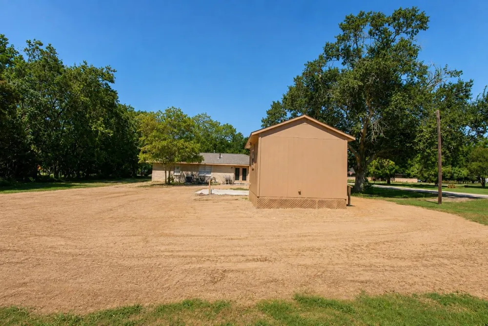 3811 Cedar Street Damon, TX 77430