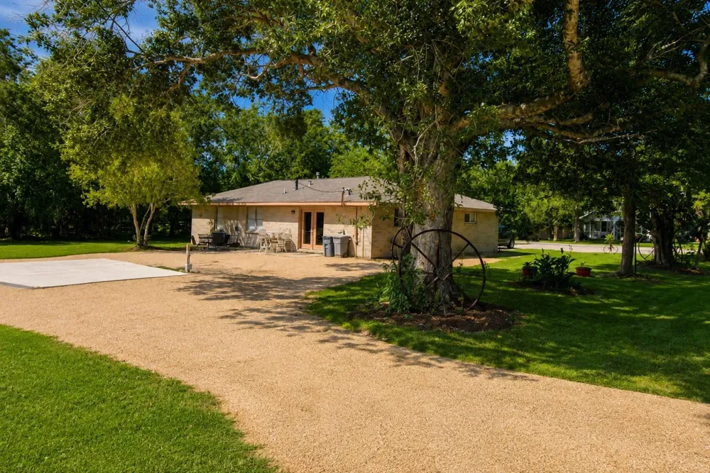 3811 Cedar Street Damon, TX 77430
