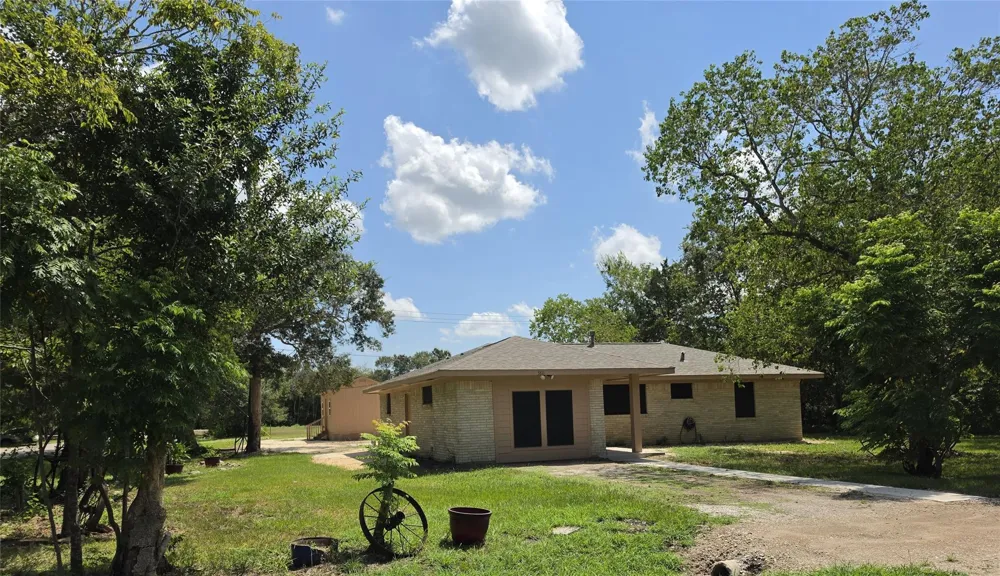 3811 Cedar Street Damon, TX 77430