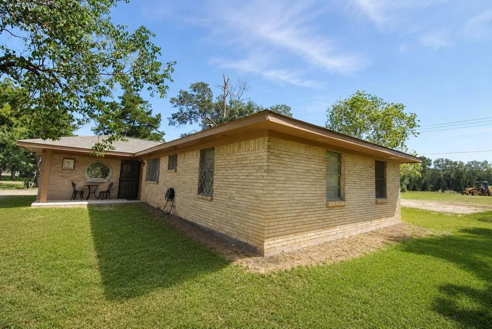 3811 Cedar Street Damon, TX 77430