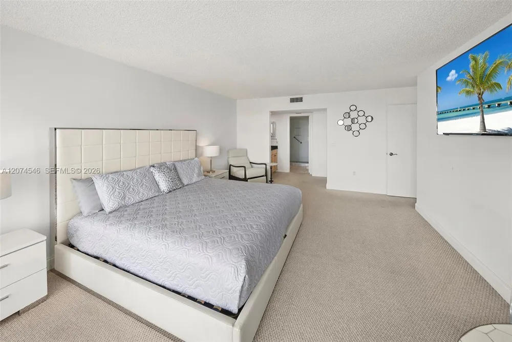881 Ocean Dr #16F Key Biscayne, FL 33149