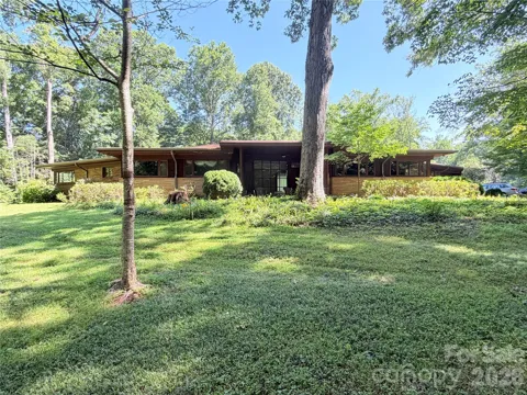 800 W 7th Street