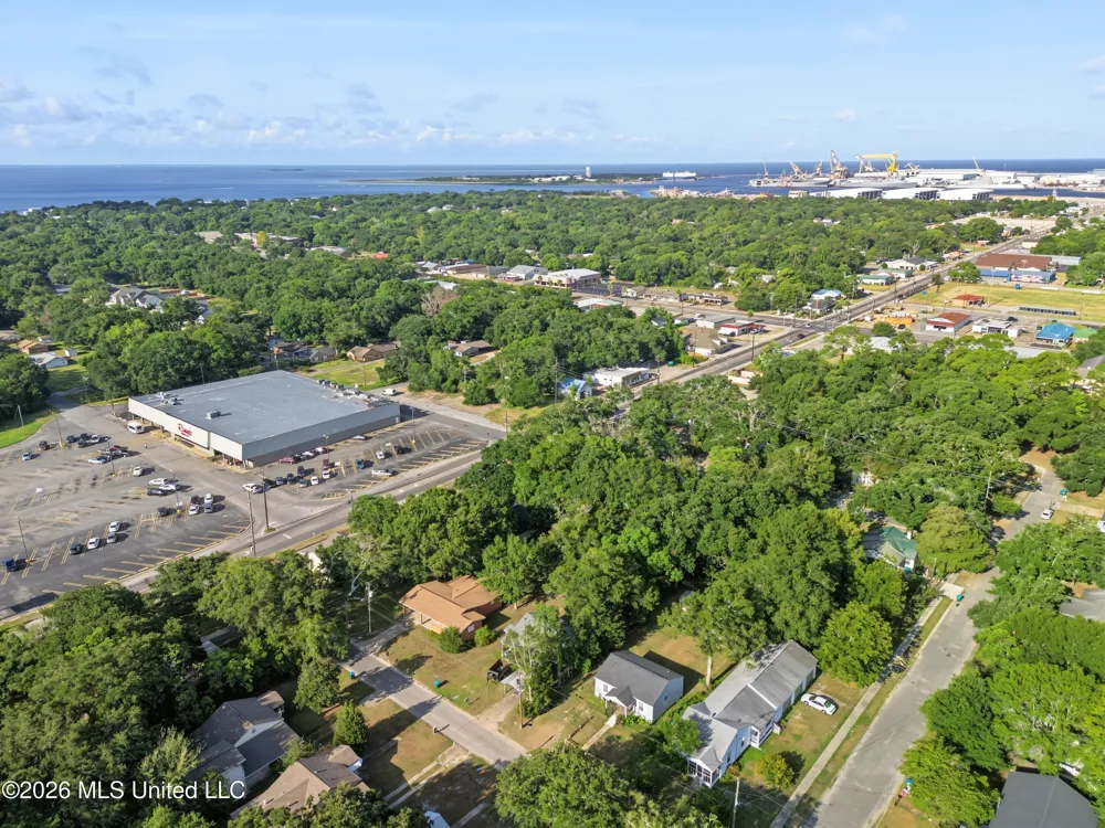 1915 9th Street Pascagoula, MS 39567