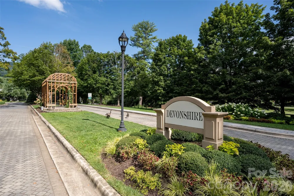 8 Clovelly Way Asheville, NC 28803