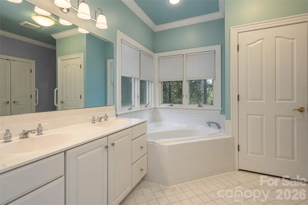 8 Clovelly Way Asheville, NC 28803