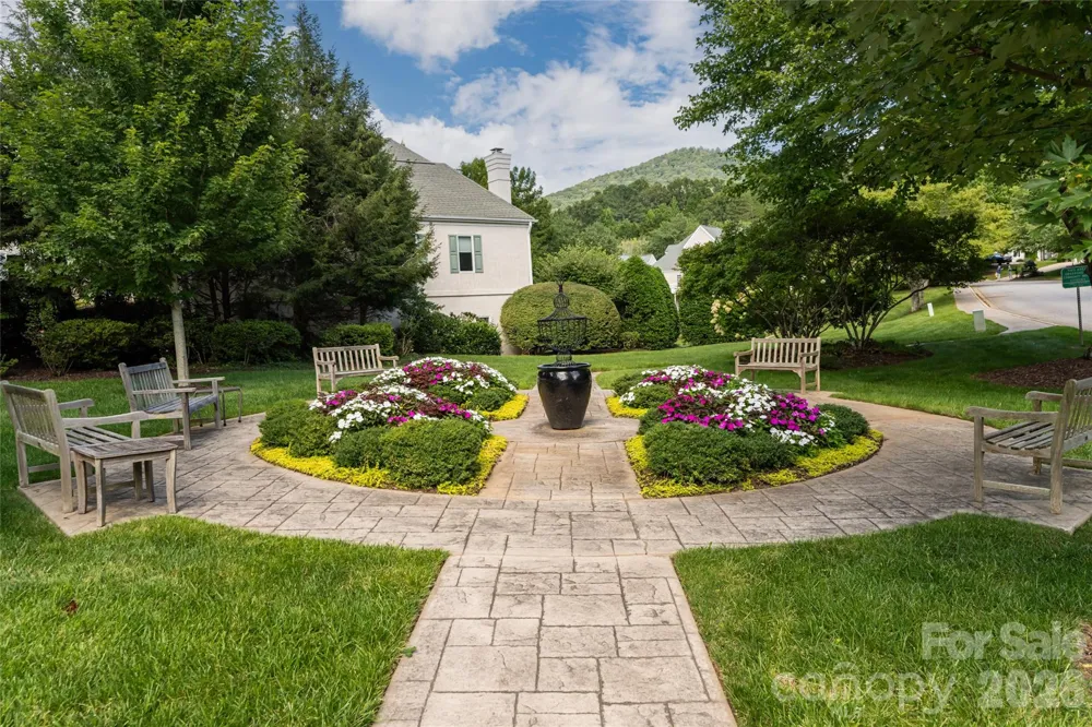 8 Clovelly Way Asheville, NC 28803