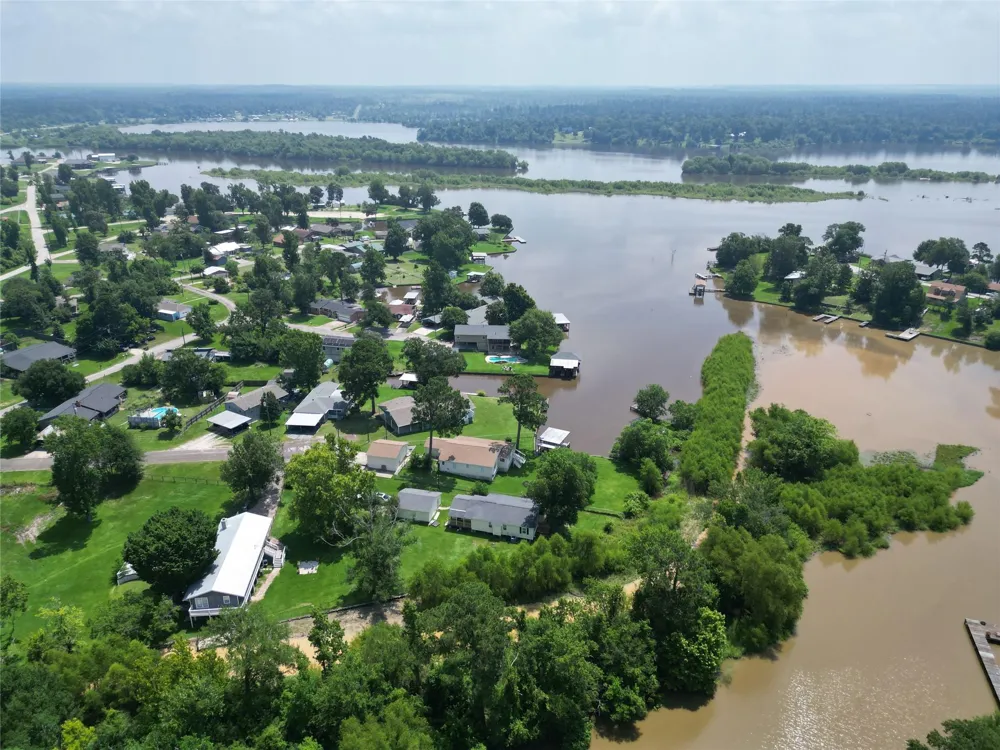 1570 Yaupon Cove Drive Onalaska, TX 77360