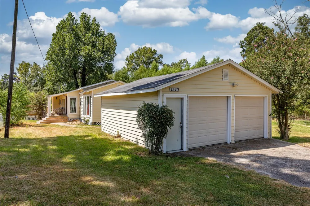 1570 Yaupon Cove Drive Onalaska, TX 77360