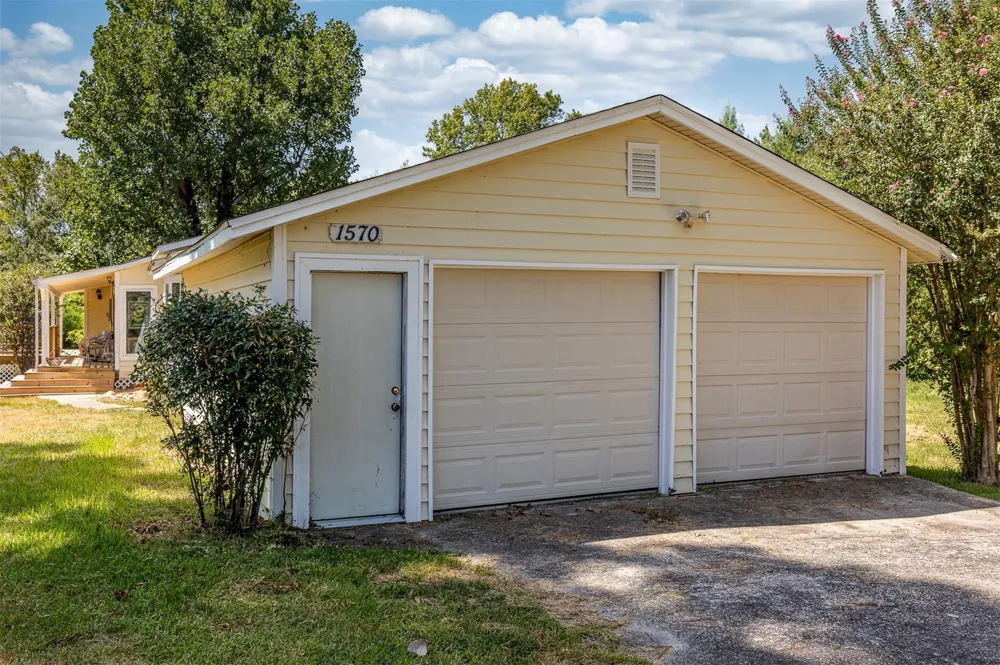 1570 Yaupon Cove Drive Onalaska, TX 77360