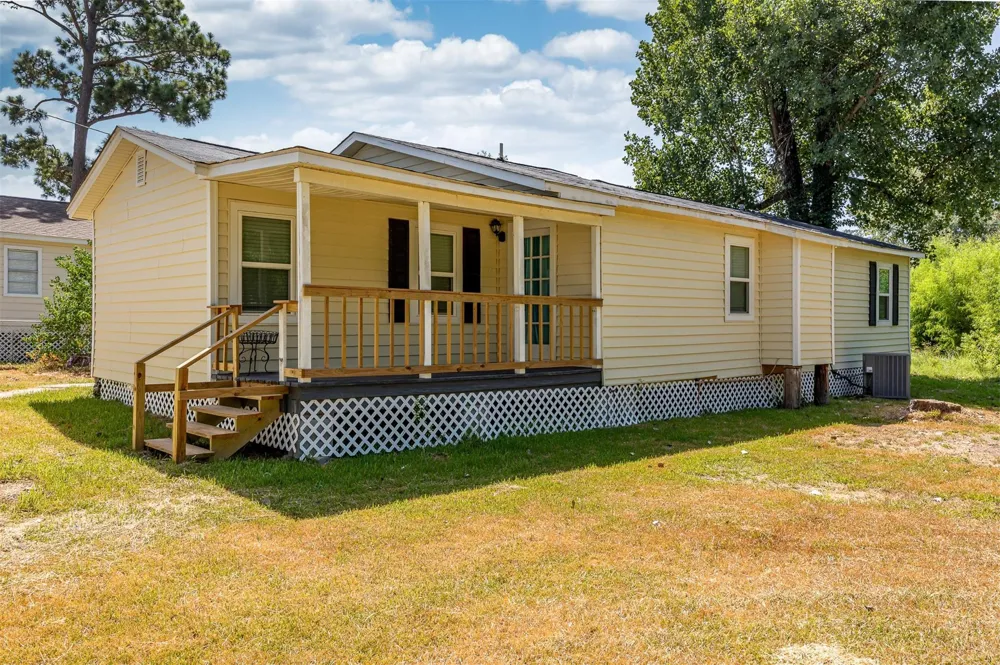 1570 Yaupon Cove Drive Onalaska, TX 77360
