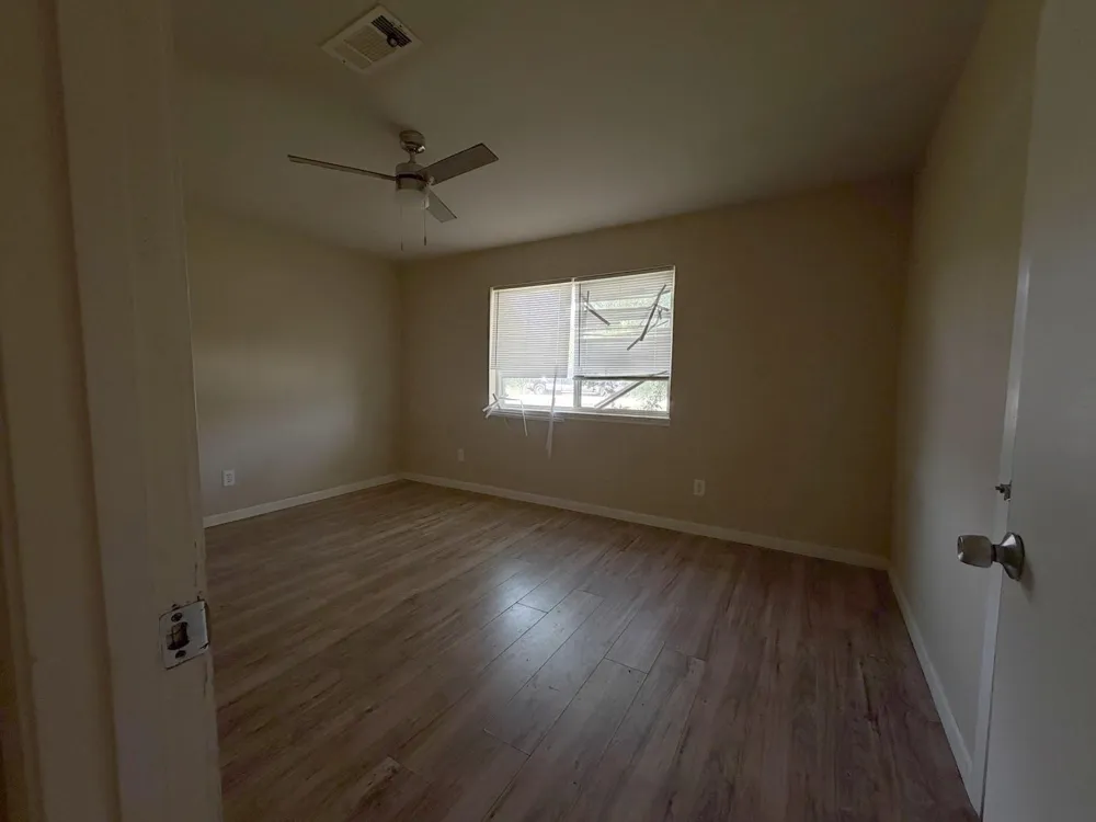 4614 27th Street Dickinson, TX 77539