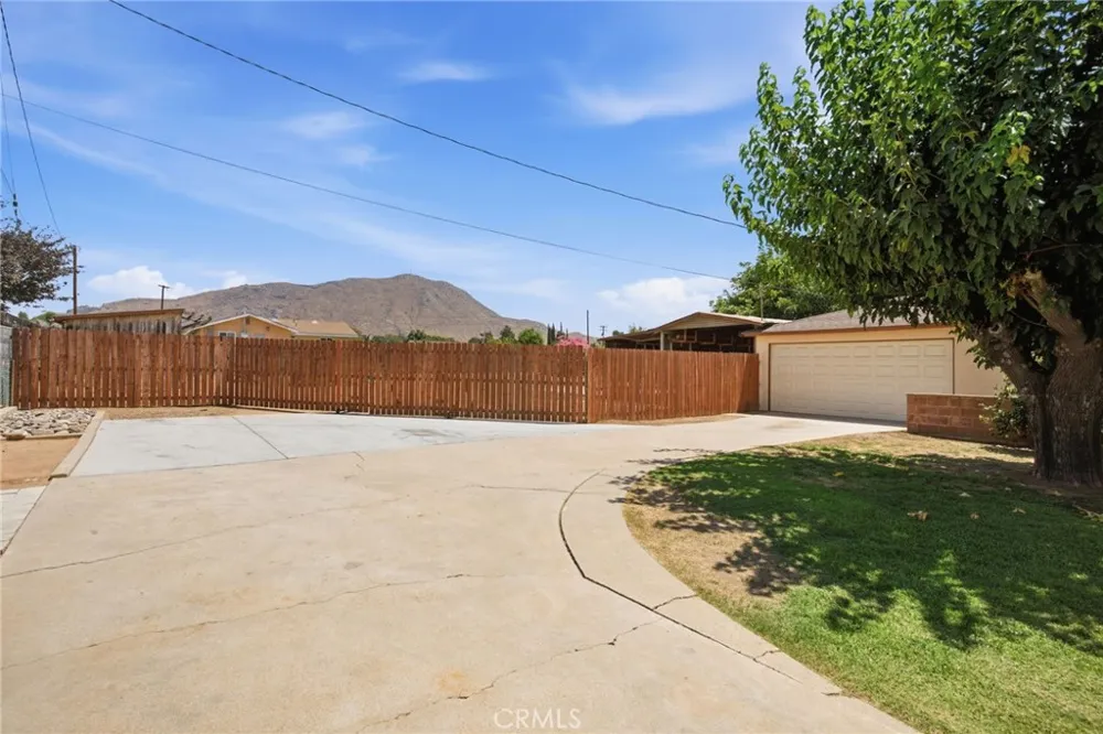 12251 Michigan Grand Terrace, CA 92313