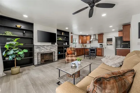 4327 E Philo