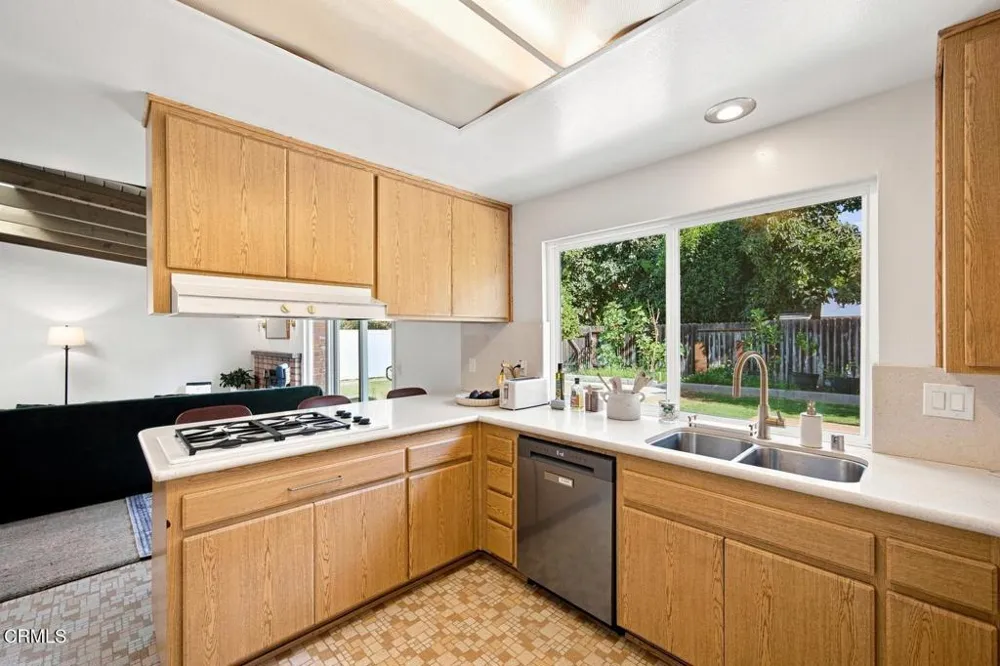 1559 Habra Court Camarillo, CA 93010