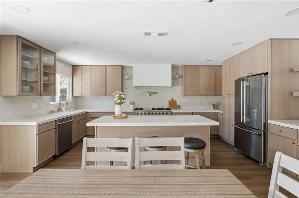 958 Fairway Bakersfield, CA 93309
