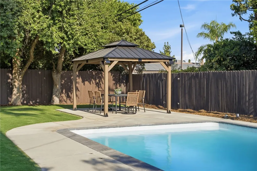 958 Fairway Bakersfield, CA 93309