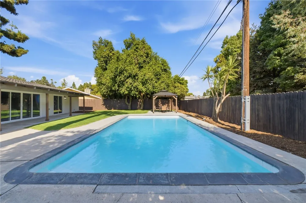 958 Fairway Bakersfield, CA 93309