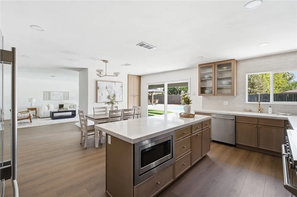 958 Fairway Bakersfield, CA 93309