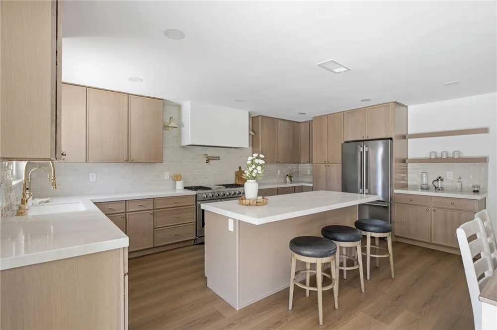 958 Fairway Bakersfield, CA 93309