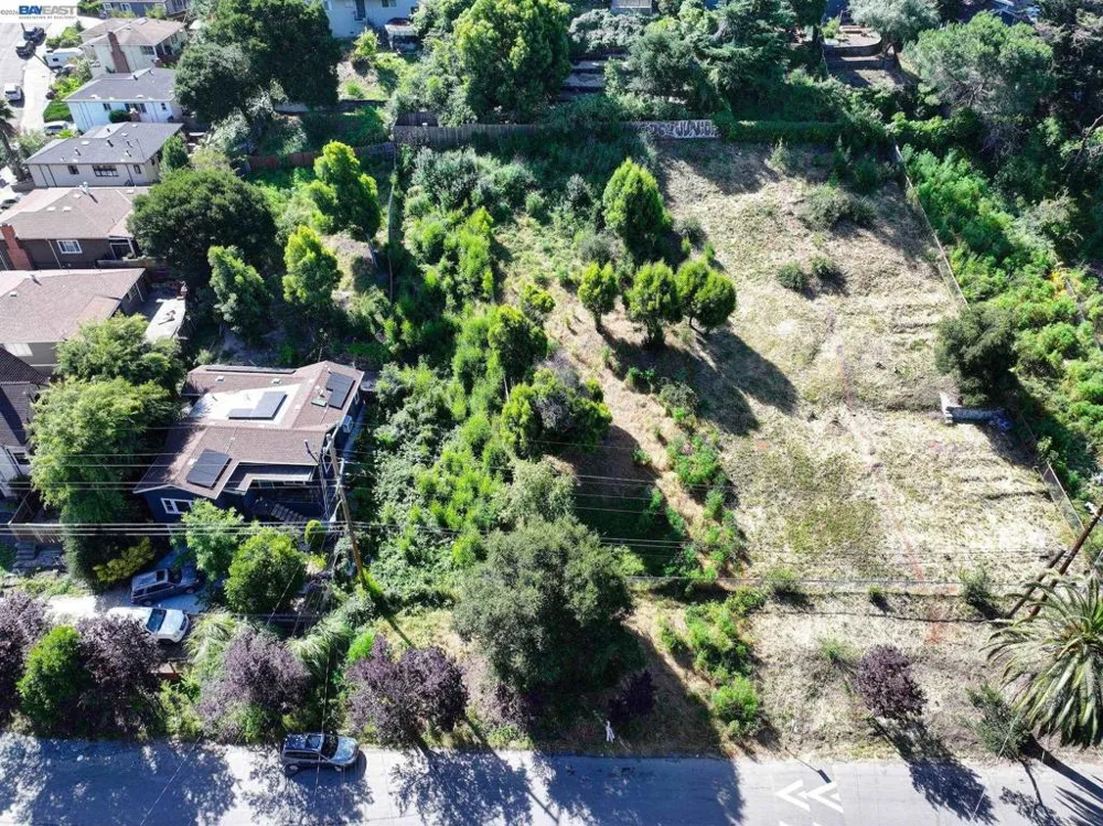 3144 Courtland Oakland, CA 94619