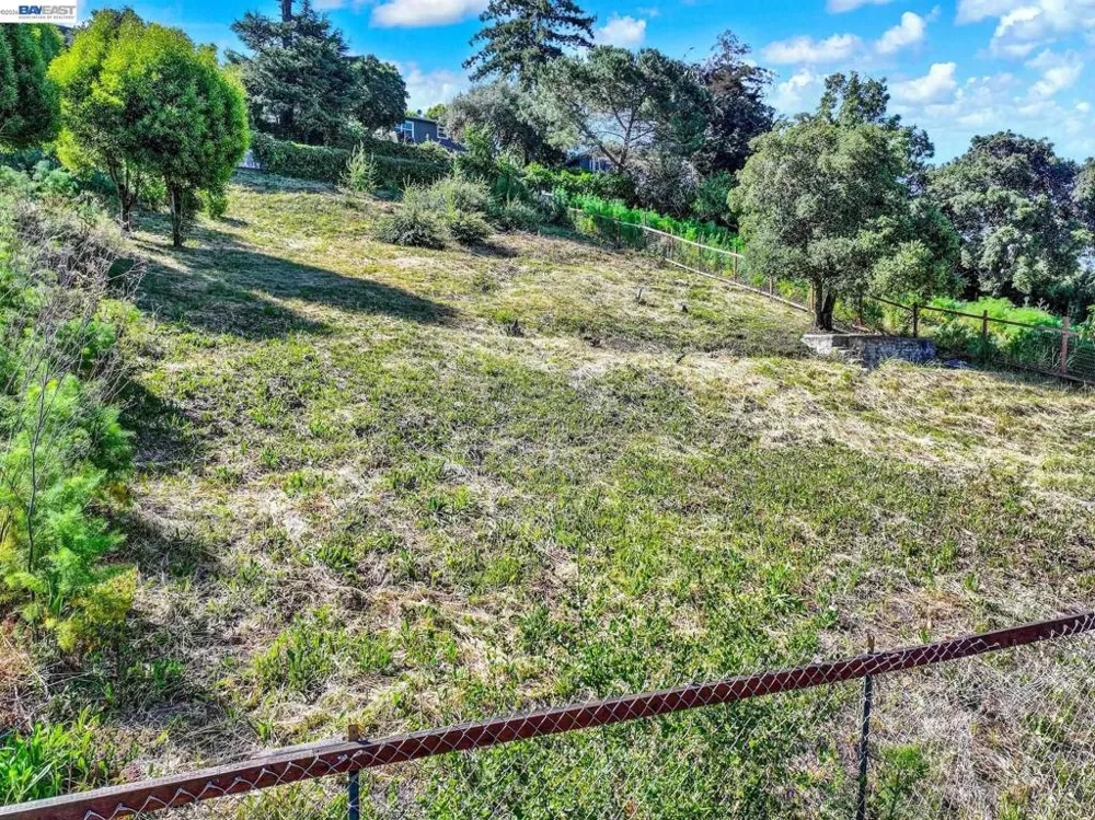3144 Courtland Oakland, CA 94619