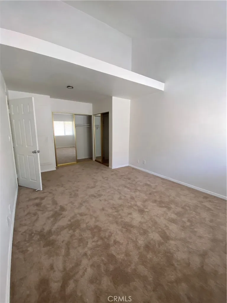 7651 Reseda Blv #5T Reseda, CA 91335
