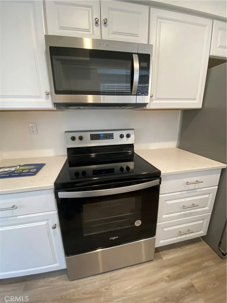 7651 Reseda Blv #5T Reseda, CA 91335