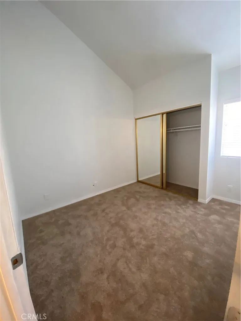 7651 Reseda Blv #5T Reseda, CA 91335